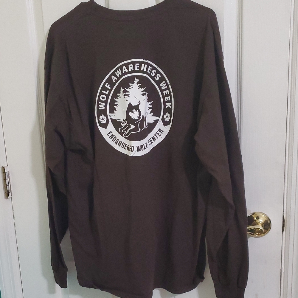 Gildan Retro Brown Long Sleeve Endangered Wolf Center Unisex T-Shirt XL